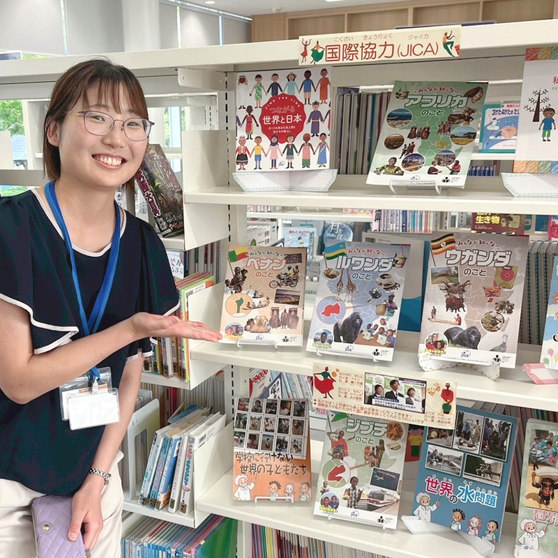 小学校図書室へのパンフレット設置