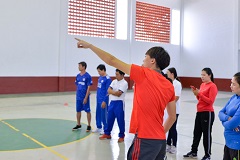 カンボジア各地から体育教師を集め研修会を実施