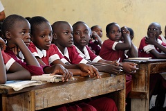ケニア・カムガ村の小学6年生の授業風景（写真提供：佐藤浩治/JICA）