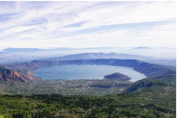 活火山やカルデラ湖の多いエルサルバドル