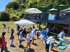人でにぎわう森田屋の様子。雪浦あんばんねの活動が地域に人を集めている