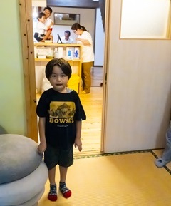 カラフルには多目的に過ごせる和室やリビングルームのほか、学習ブースや軽く運動ができる部屋、キッズルームなどもある