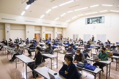 13:00～17:00 語学授業や講堂での全体講義、自習など