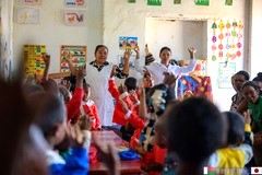 菊池さんが巡回する保育園で指導する先生たち