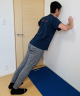 壁腕立て伏せ