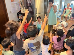 子どもたちでにぎわう「あだちキッズカフェ」。子どもは無料