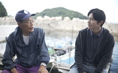 海上回収活動は地元漁師さんの協力があってこそ。地元とのつき合いも大事にしている(Photo＝永田佳大）