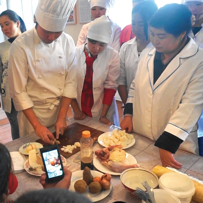 任地の食生活に彩りを！隊員めし
