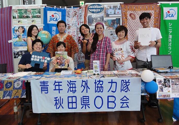  秋田県の協力隊OB会のメンバーとともに国際交流イベントでブースを出展