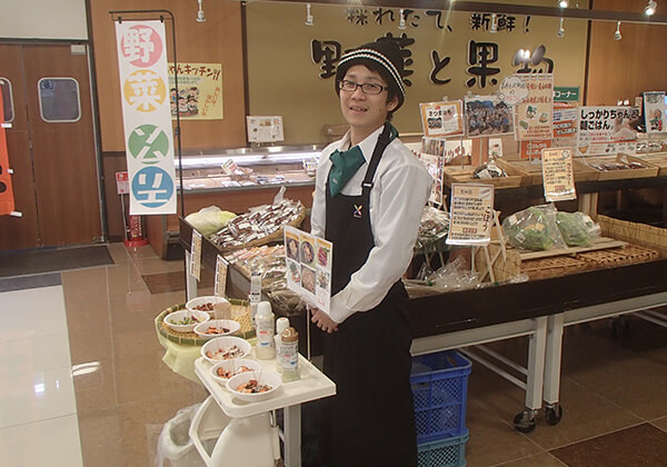 野菜を知り、魅せ、作ることにより野菜の力を広める。仲間と立ち上げたユニット「ベジラボ。」は多彩な活動を展開している。