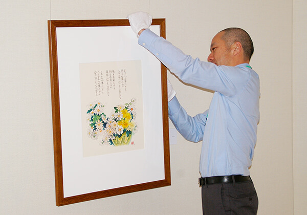星野富弘さんの描く世界をどうやって来場者へ伝えるか。年5回の展示入れ替えは、学芸員にとって腕の見せ所でもある。