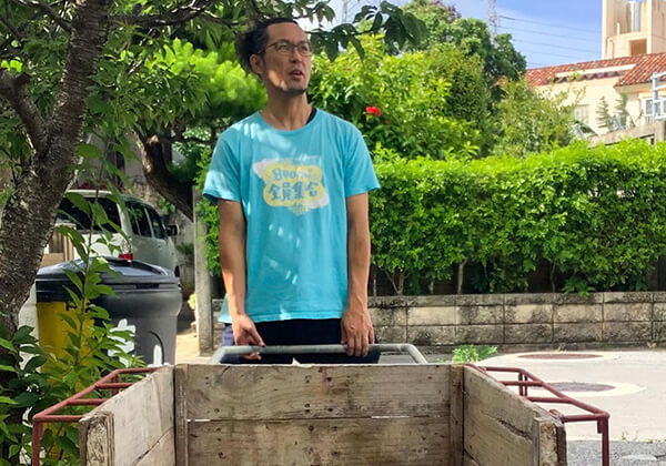 地域のみんなで制作した手作りリアカー。食べ物や遊び道具を積んで走らせる、移動型の子ども食堂を計画中。