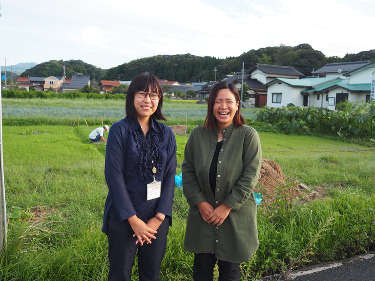 グローカルプログラム生の松井美奈子さん（左・モザンビーク派遣予定）と井上貴絵さん（右・ルワンダ派遣予定）